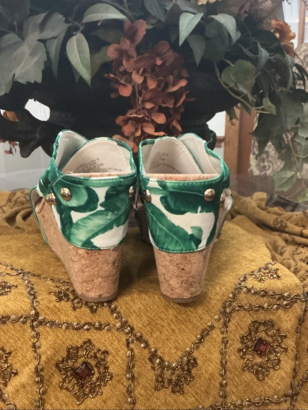 Shoe Dazzle Green Leaf Print Cork Wedge Sandals